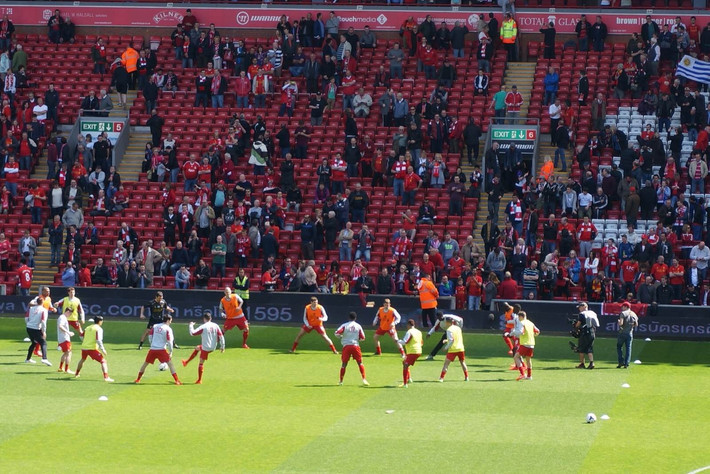 跟队记者：迈尼昂看起来不会续约，但阿莱格里仍在试图说服他（队记：迈尼昂续约前景不乐观，阿莱格里仍在努力说服他）