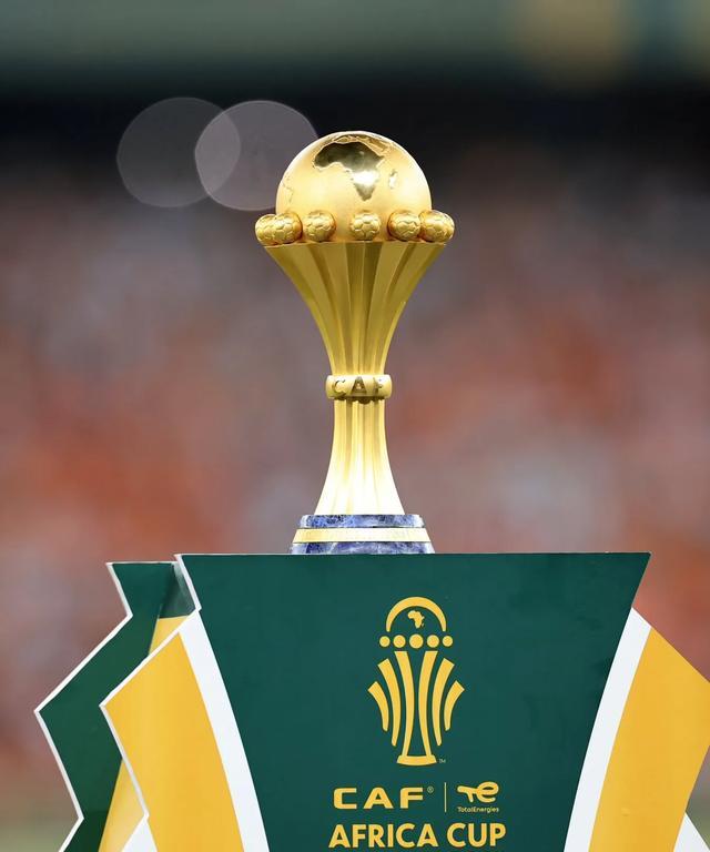 罗马诺：迪萨西被推荐给了巴萨，但若想要完成转会交易，球员必须永久转会（罗马诺：迪萨西获荐巴萨，若想成行须以永久转会达成）