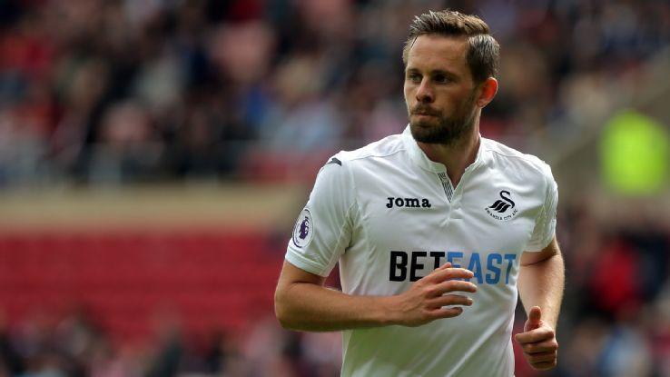 英媒：两家沙特球队将在1月报价萨拉赫，金额远低于2亿镑（英媒称两家沙特俱乐部拟于1月求购萨拉赫，报价大幅低于2亿英镑）