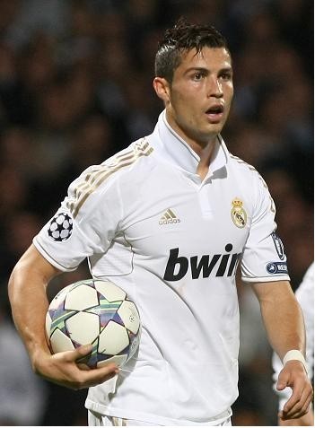 欧文突破防守造成杀伤球成功（欧文强突破防制造杀伤，进攻得手）