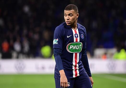 利物浦对施洛特贝克表现出浓厚兴趣，有望在2026年夏天转会，转会费可能达5000万英镑。（利物浦锁定施洛特贝克：2026年夏窗有望加盟，转会费或达5000万英镑）