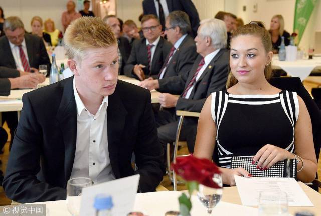 2025巴甲33轮：罗尼双响，公鸡客场逆转击溃狮子（2025巴甲第33轮：罗尼梅开二度，公鸡客场逆转大胜狮子）