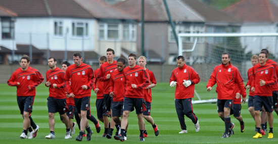 文班本赛季出战12场马刺8胜4负，缺席12场马刺9胜3负（文班在与不在：出战12场8胜4负，缺席12场马刺9胜3负）